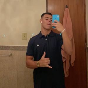 Meet your Posher, Alejandro levi